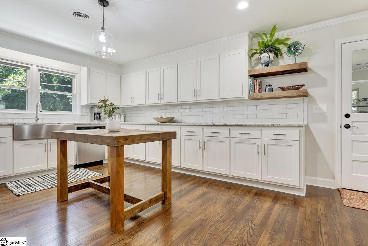 6725 Mountain View Road Taylors, SC 29687 - Photo 11 of 34