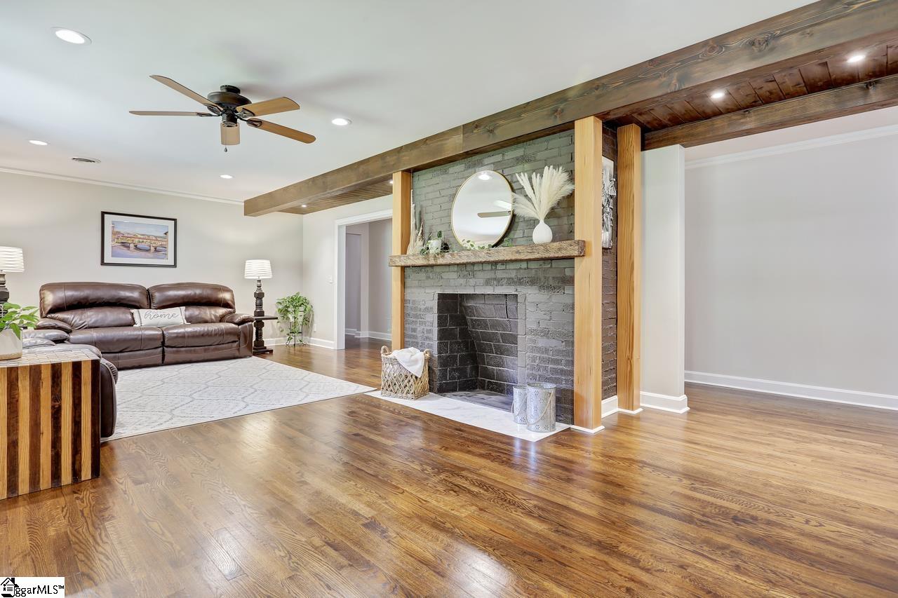 6725 Mountain View Road Taylors, SC 29687 - Photo 4 of 34