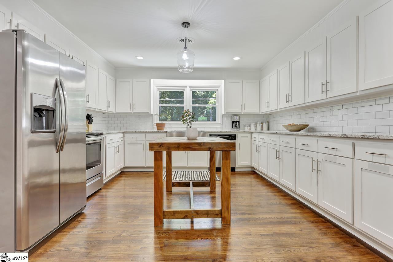 6725 Mountain View Road Taylors, SC 29687 - Photo 9 of 34