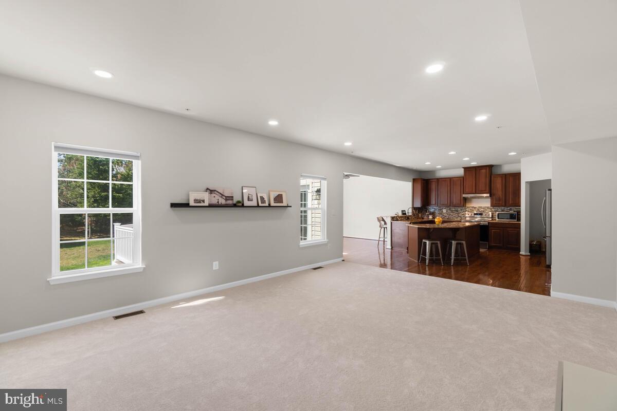 5636 Country Farm Road White Marsh, MD 21162 - Photo 4 of 47 Gallery Image 4