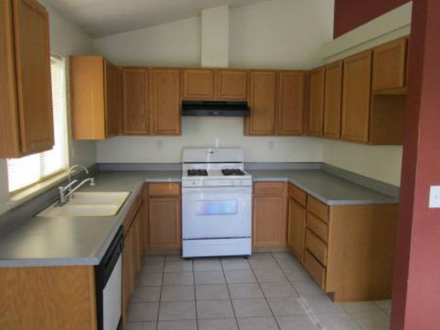 1735 Graf Road Hollister, CA 95023 - Photo 3 of 12 Gallery Image 3