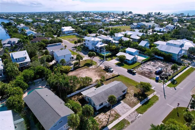 $1,050,000 | 501 Spring Avenue, Anna Maria, FL 34216