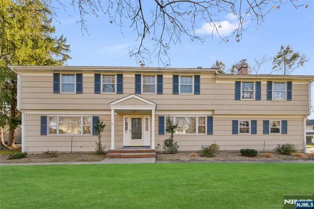 $1,088,000 | 86 Lincoln Terrace, Harrington Park, NJ 07640