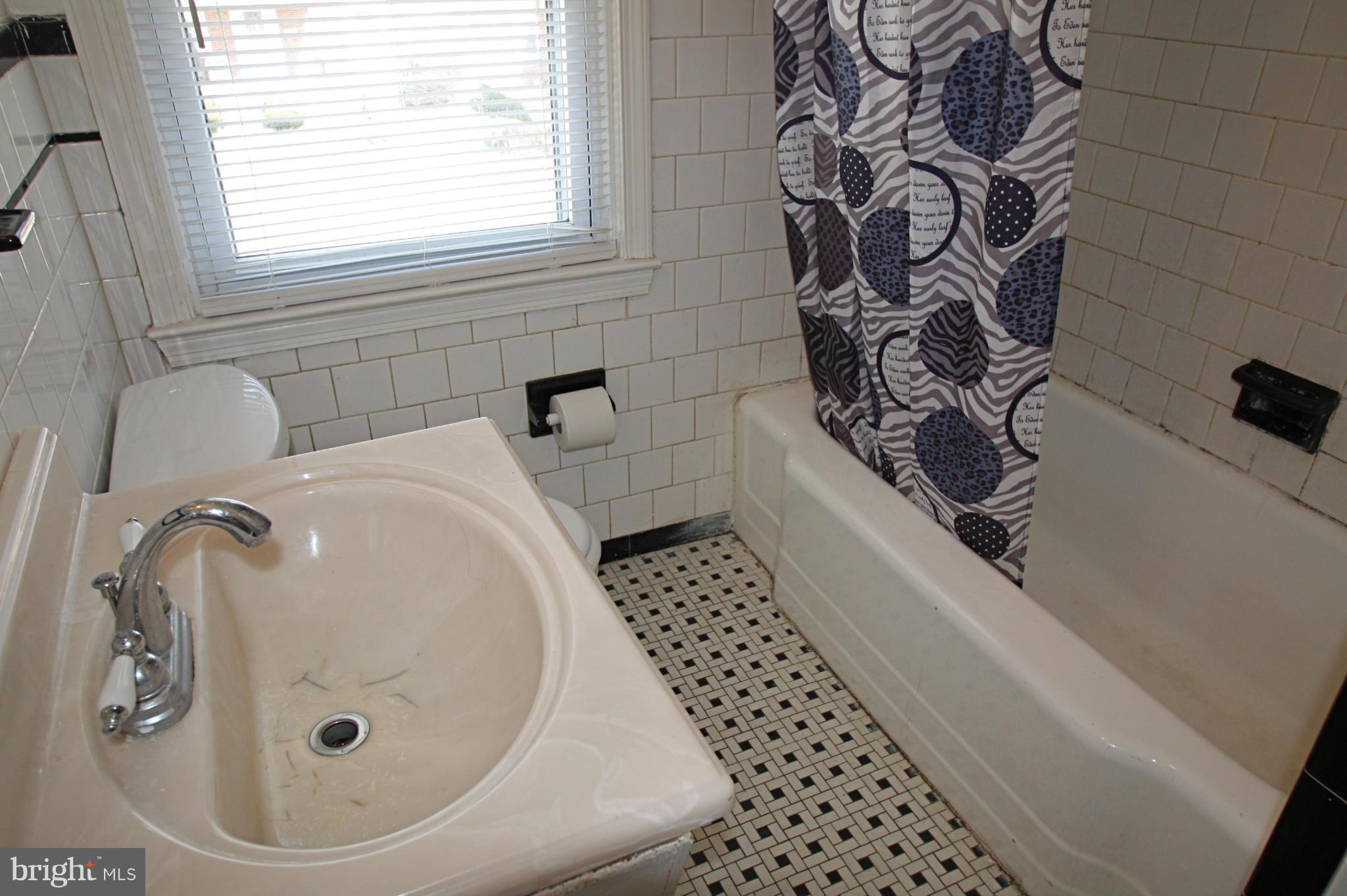 1801 Trenleigh Road Baltimore, MD 21234 - Photo 11 of 30 Bath