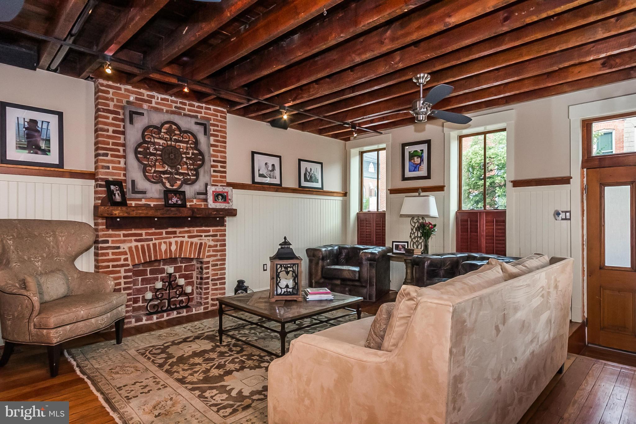 1269 Riverside Avenue Baltimore, MD 21230 - Photo 3 of 30 Living Room