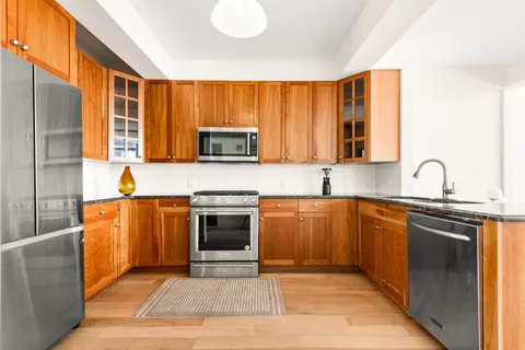 $775,000 | 300 Communipaw Avenue, Unit 230, Jersey City, NJ 07304