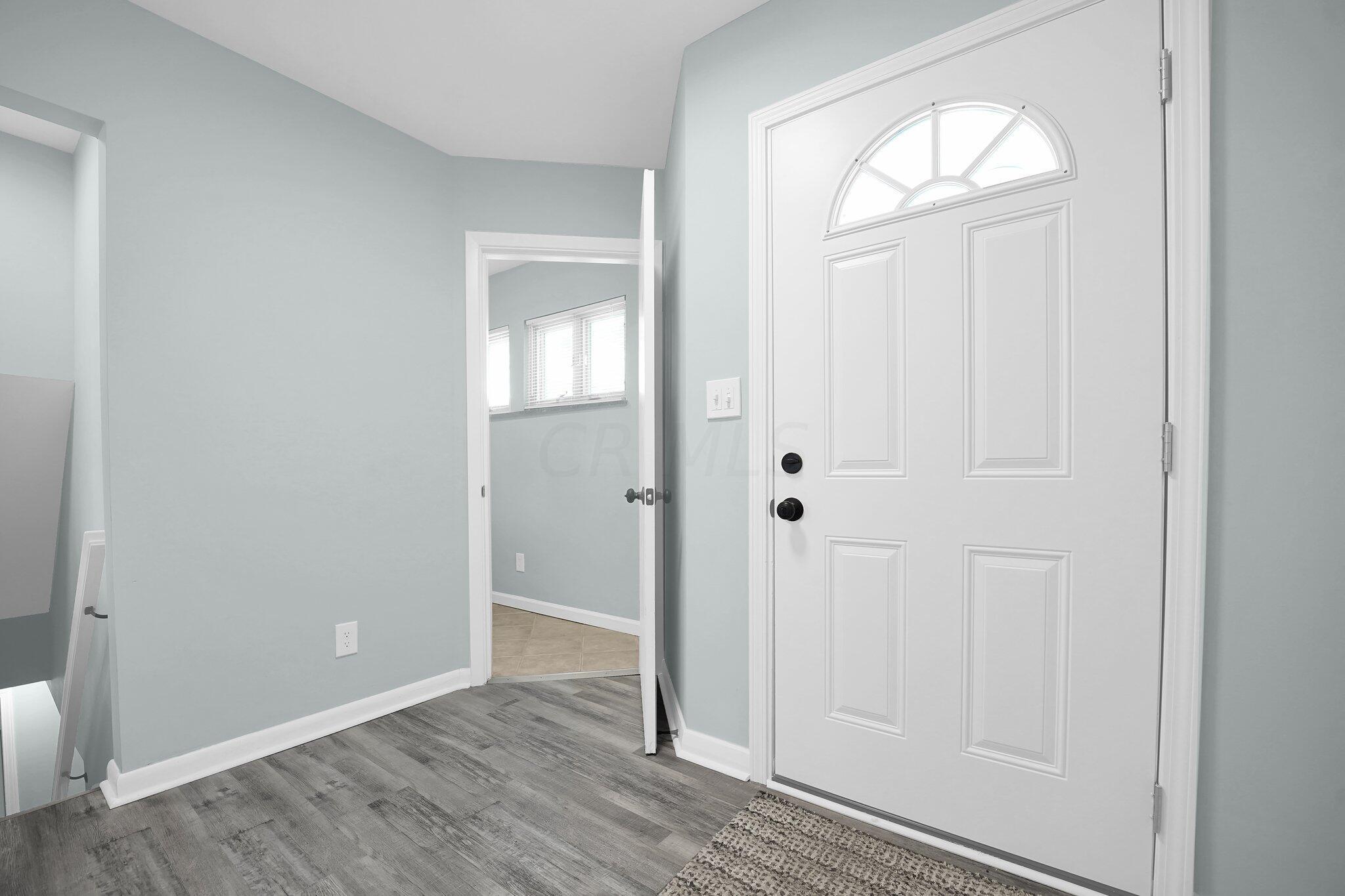 2895 Charing Road Columbus, OH 43221 - Photo 4 of 24 Foyer