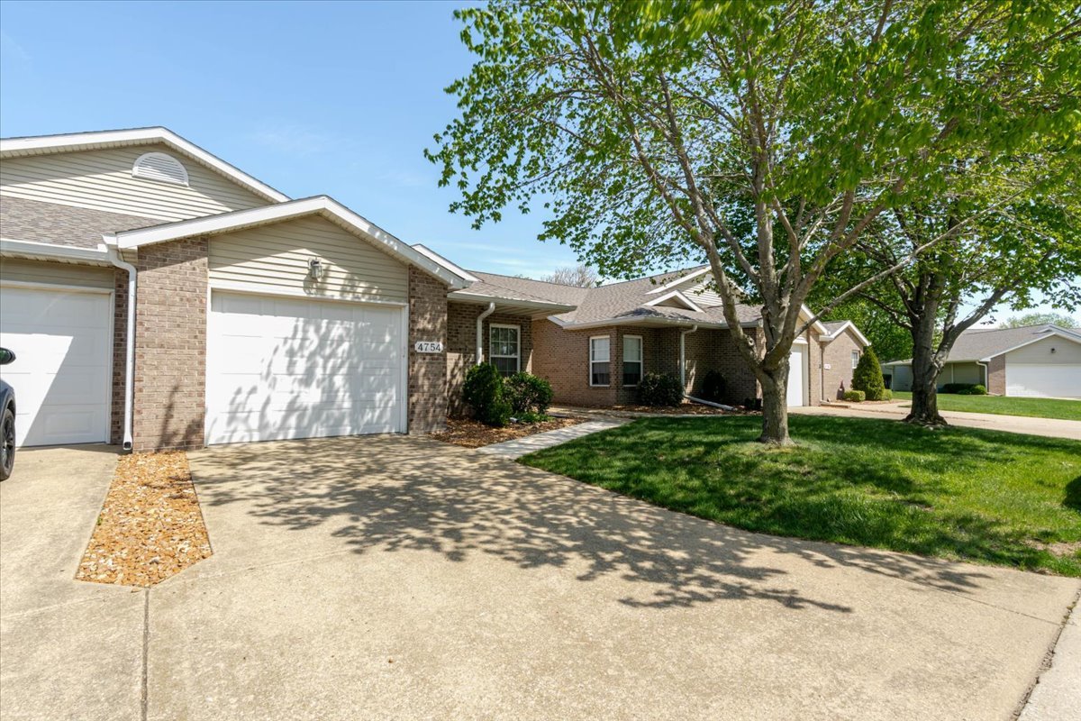 4754 Arbor Court, Unit 4754 Decatur, IL 62526 - Photo 3 of 24