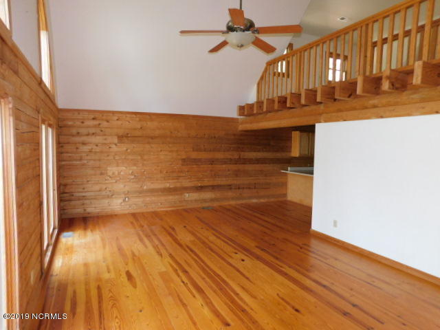 841 Treasure Point Road Bath, NC 27808 - Photo 4 of 11 Living room