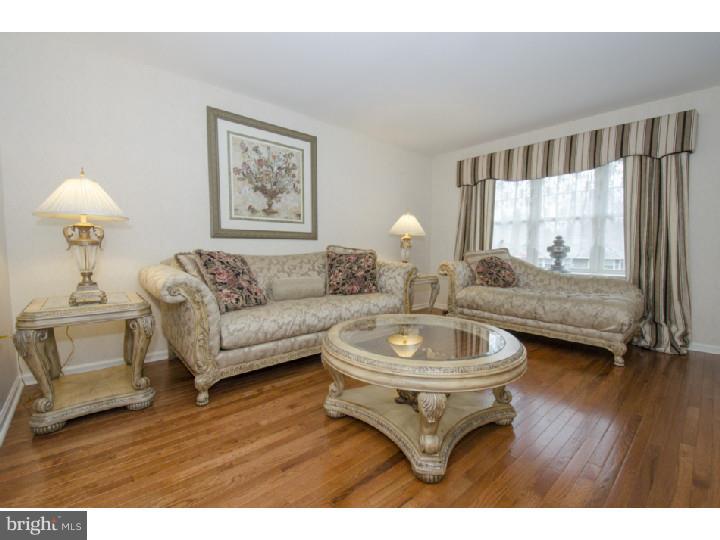 2309 Poplar Road Havertown, PA 19083 - Photo 5 of 25 Living Room