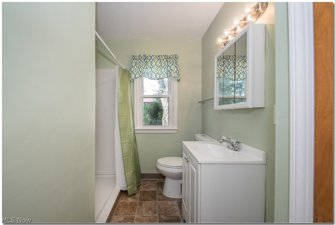 5016 South Barton Road Cleveland, OH 44124 - Photo 13 of 33