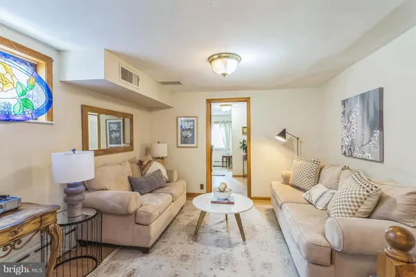 $959,000 | 610 Pine Street, Philadelphia, PA 19106