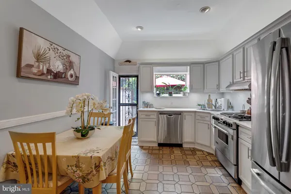 $959,000 | 610 Pine Street, Philadelphia, PA 19106