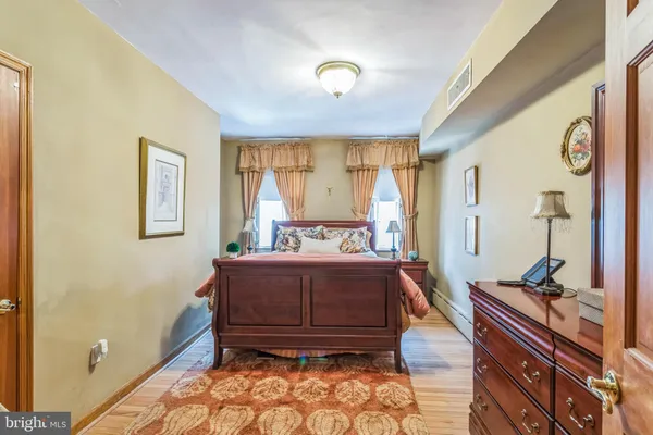 $959,000 | 610 Pine Street, Philadelphia, PA 19106