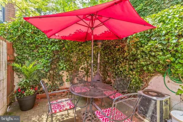 $959,000 | 610 Pine Street, Philadelphia, PA 19106