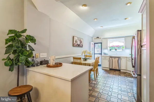 $959,000 | 610 Pine Street, Philadelphia, PA 19106