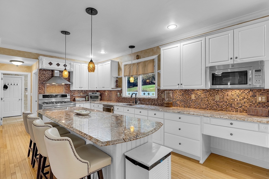 6 Greenwood Road Hopkinton, MA 01748 - Photo 3 of 31 Gallery Image 3