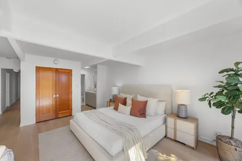 $3,290,000 | 40 Roxbury Lane, San Mateo, CA 94402