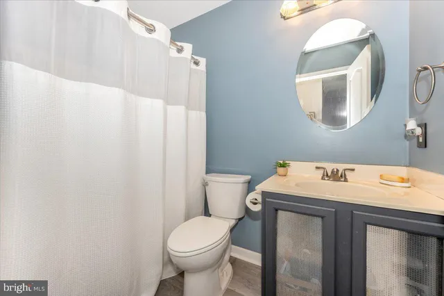 a view of yard with tree