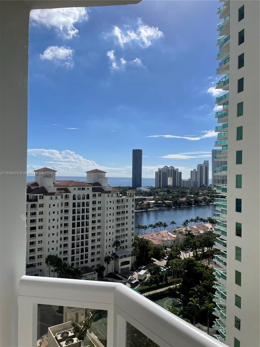 20185 East Country Club Dr Unit 1904