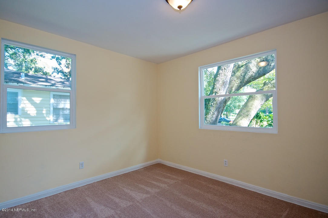 5614 Stetson Road Jacksonville, FL 32207 - Photo 11 of 20 an empty room with a window