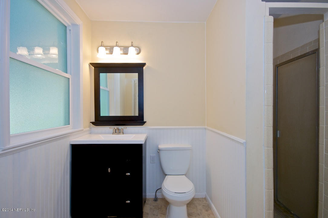 5614 Stetson Road Jacksonville, FL 32207 - Photo 13 of 20 a bathroom with a toilet sink and mirror