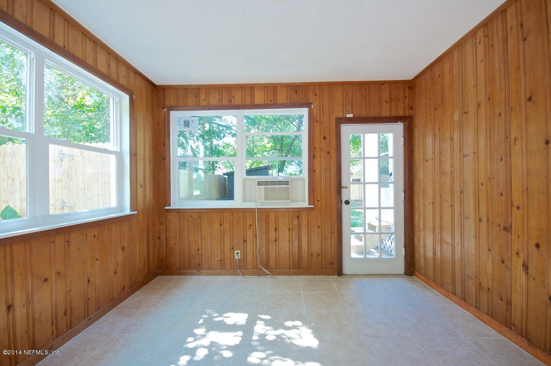 5614 Stetson Road Jacksonville, FL 32207 - Photo 9 of 20 an empty room with windows