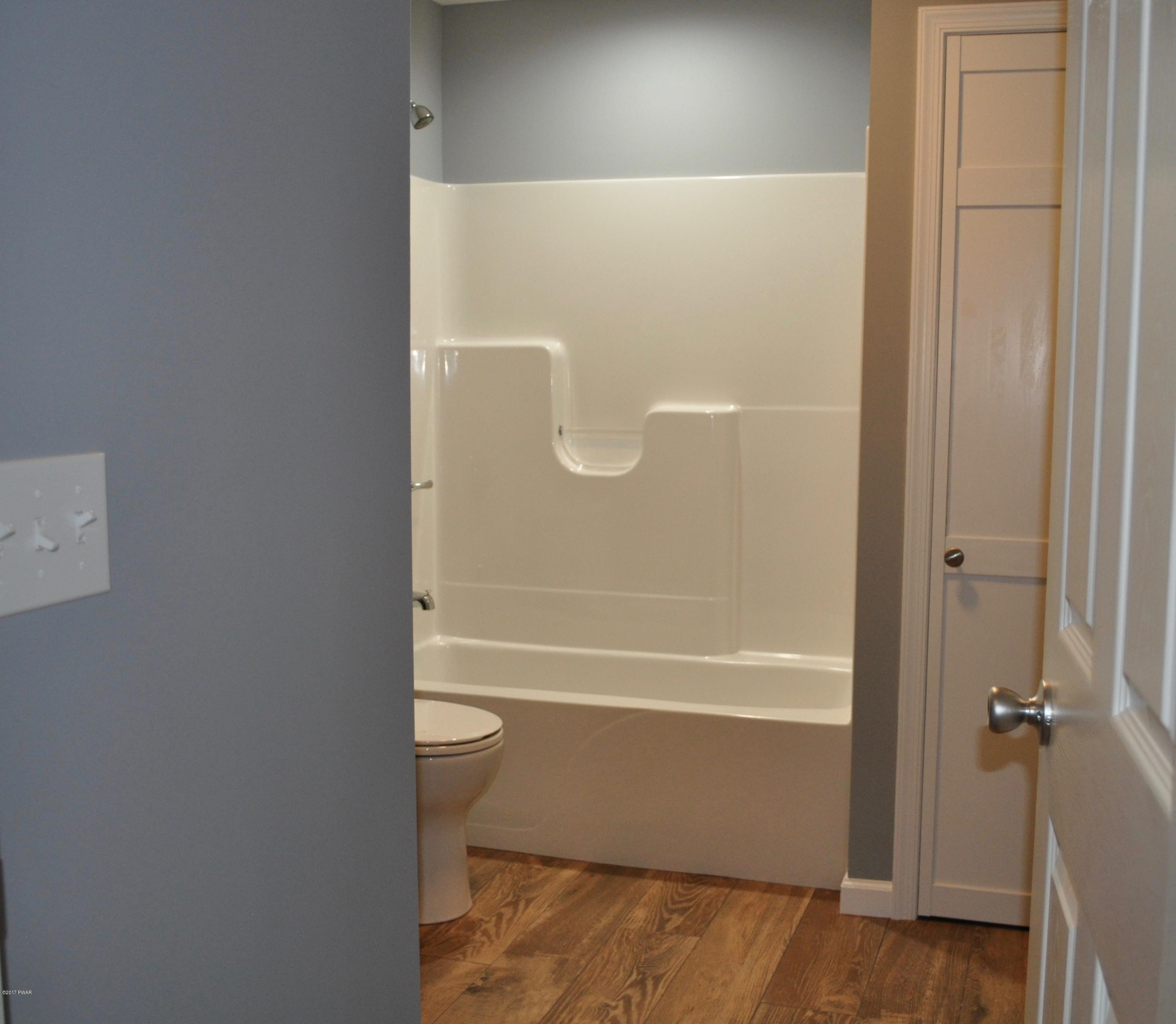 450 Raymondskill Road Milford, PA 18337 - Photo 14 of 24 BATHROOM # 2