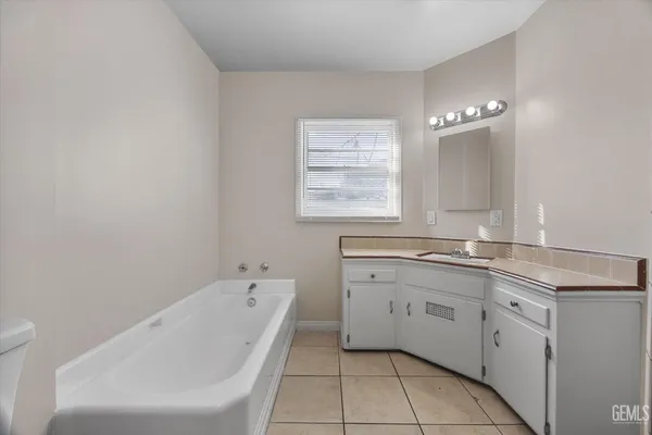 $239,995 | Undisclosed Address, Bakersfield, CA 93308
