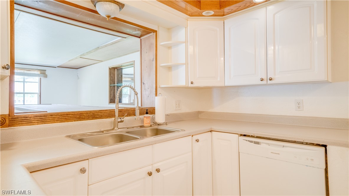 1609 North Mayfair Road Fort Myers, FL 33919 - Photo 9 of 35 Gallery Image 9