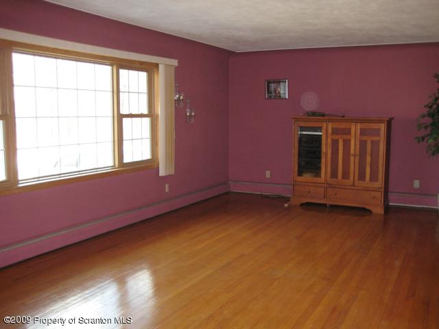 249 Blue Shutters Road Moscow, PA 18444 - Photo 2 of 15 Gallery Image 2