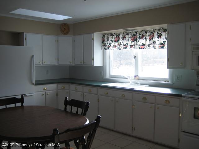 249 Blue Shutters Road Moscow, PA 18444 - Photo 3 of 15 Gallery Image 3