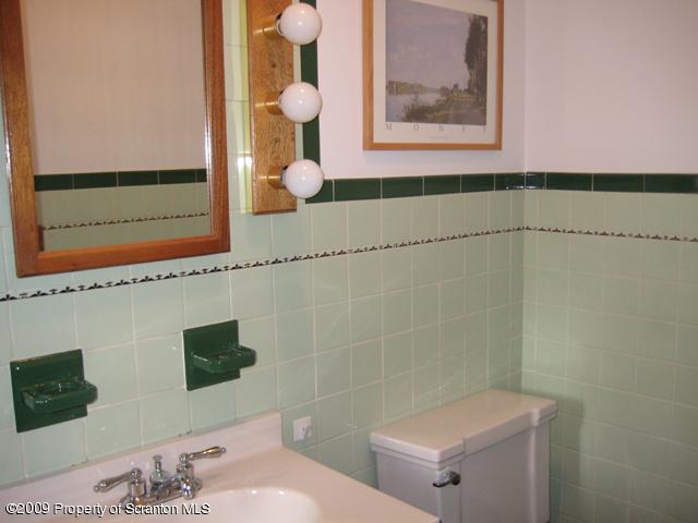 249 Blue Shutters Road Moscow, PA 18444 - Photo 5 of 15 Gallery Image 5