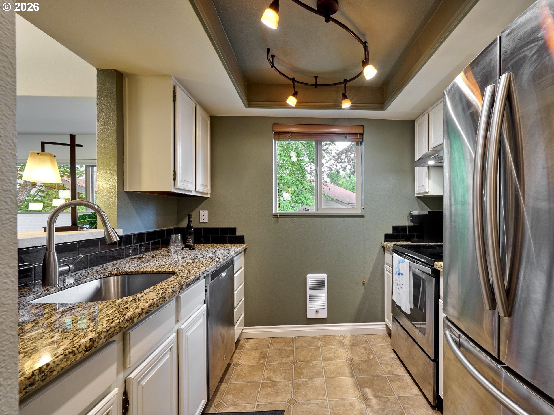 10276 Southwest Trapper Terrace Beaverton, OR 97008 - Photo 2 of 27