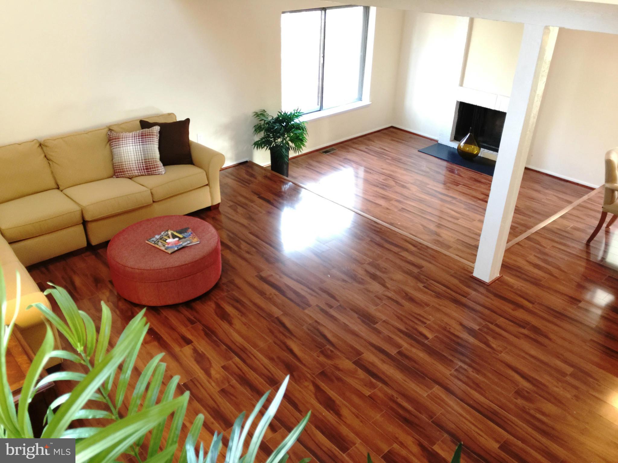 18932 Lindenhouse Road Gaithersburg, MD 20879 - Photo 5 of 30 Living Room