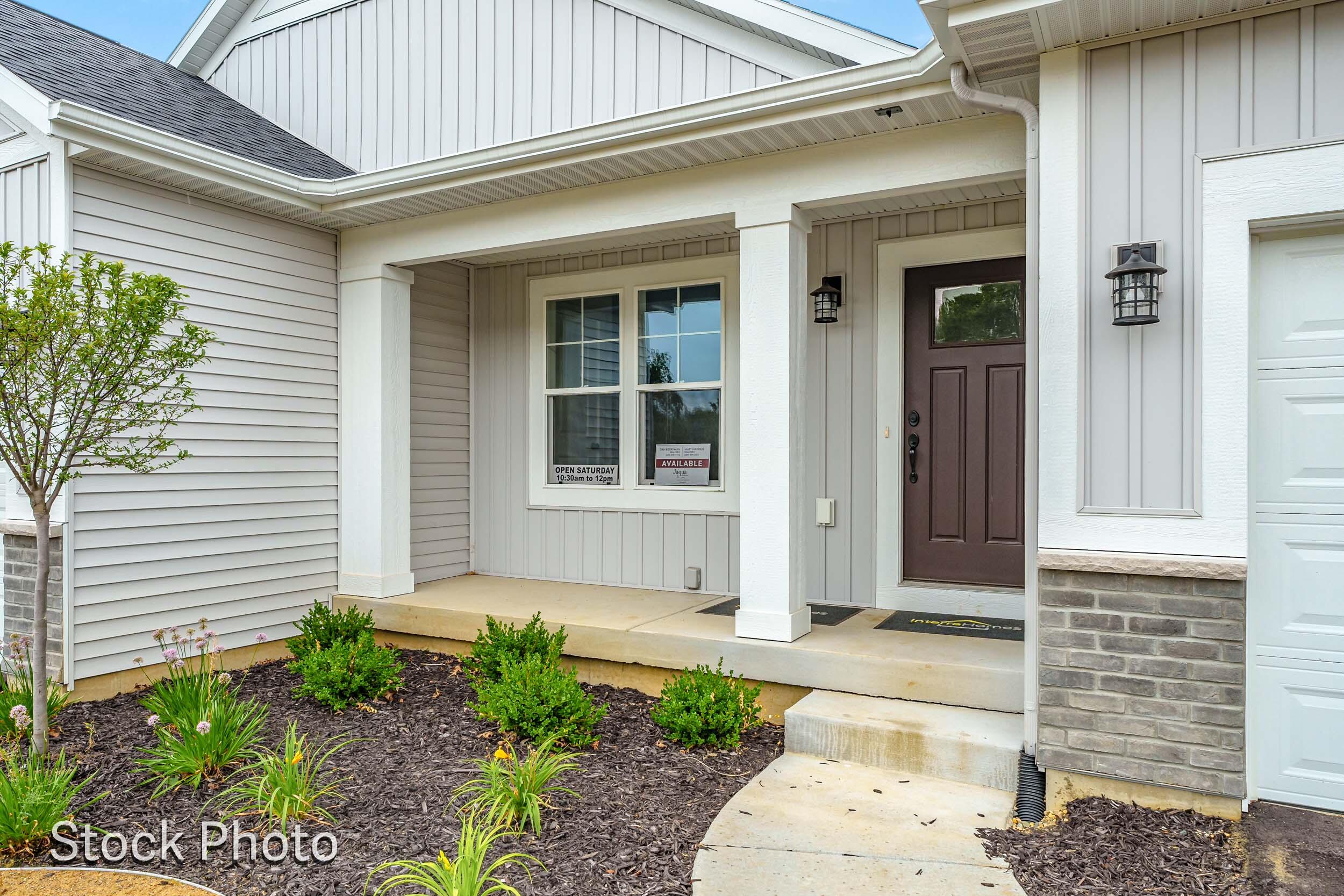327 Round Hill Road Kalamazoo, MI 49009 - Photo 3 of 28 Hickory_Valley_Dr_196_Kalamazoo_49009-25