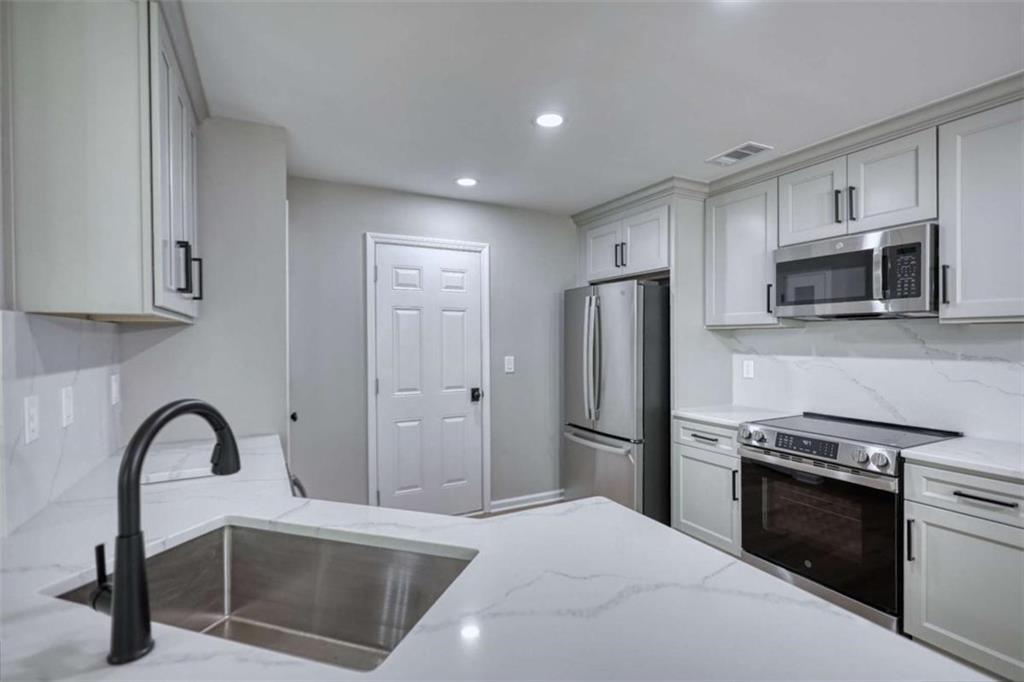 854 Hawk Creek Trail Winder, GA 30680 - Photo 13 of 43