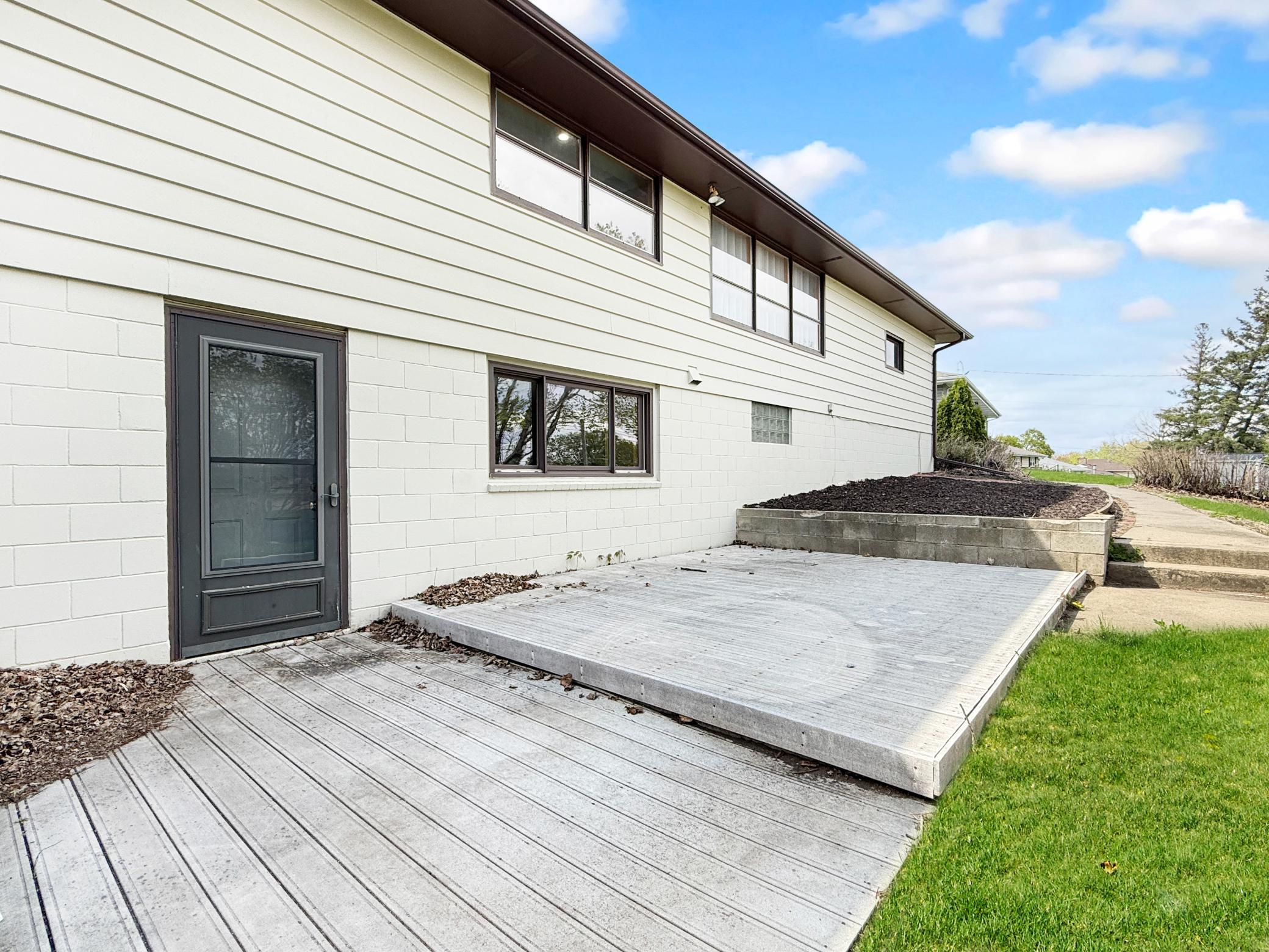 873 South Hampton Street Fairmont, MN 56031 - Photo 2 of 39