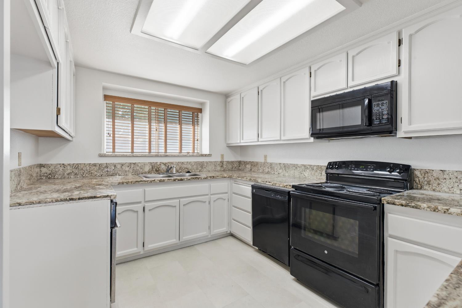 416 Mid Pines Way Modesto, CA 95354 - Photo 10 of 24