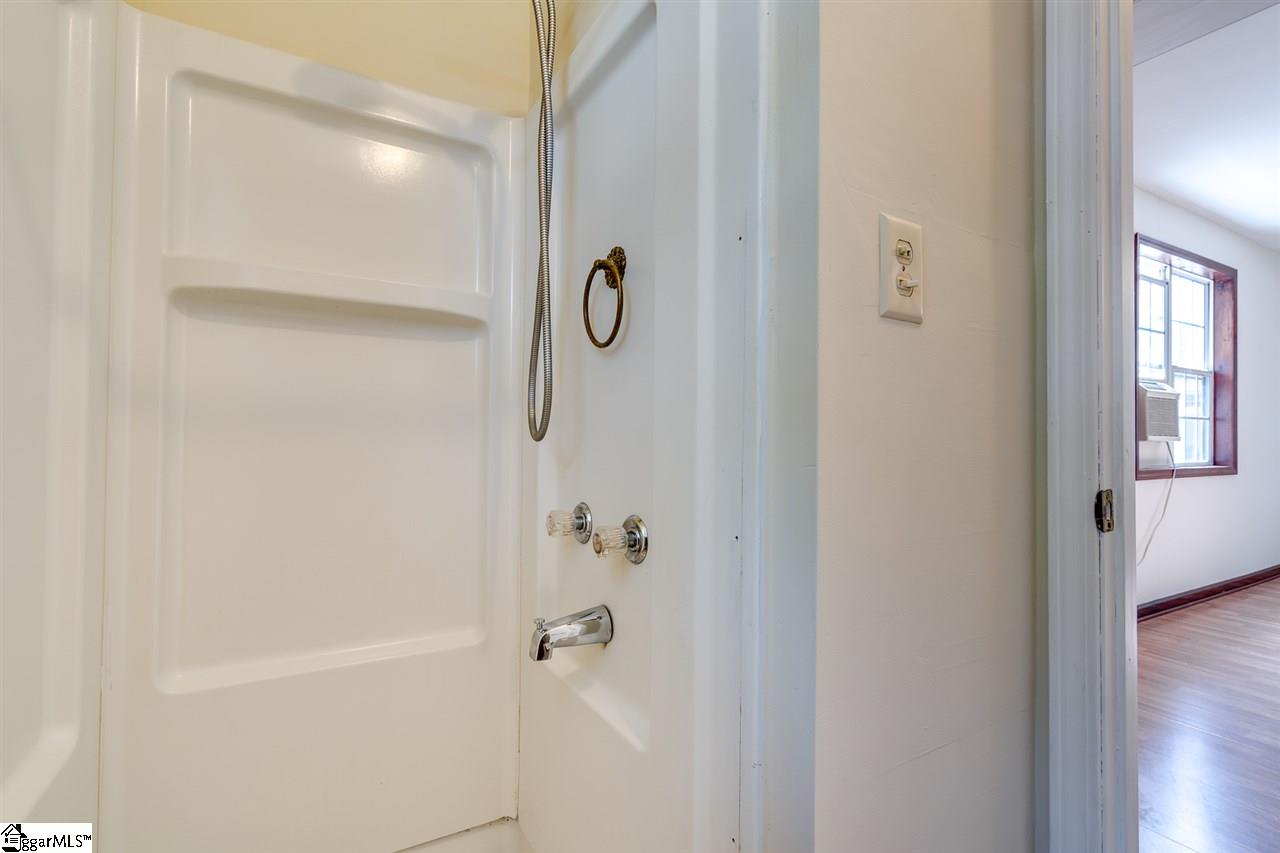 715 East Calhoun Street Anderson, SC 29621 - Photo 11 of 26