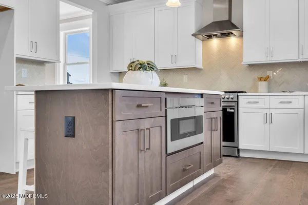 a en suite bathroom with a shower