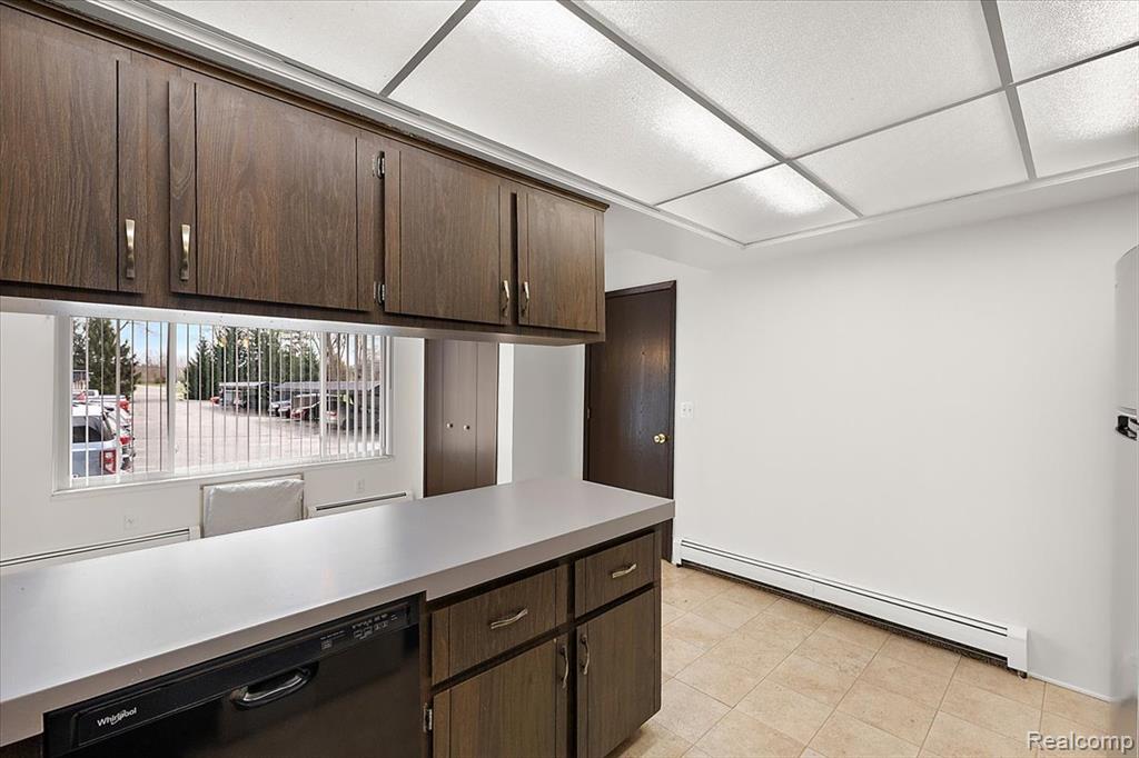 384 West Drahner Road, Unit C13 Oxford, MI 48371 - Photo 13 of 38
