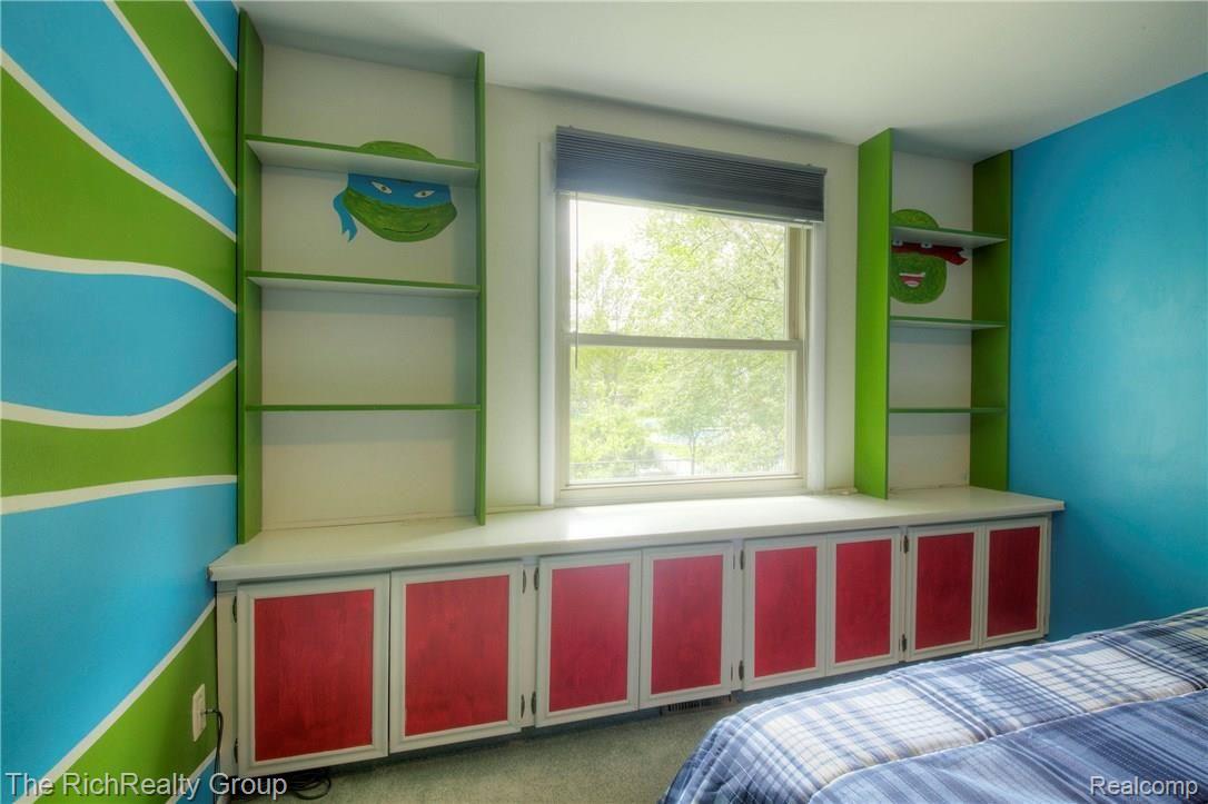46513 Maidstone Road Canton, MI 48187 - Photo 45 of 56 47_fb.jpg