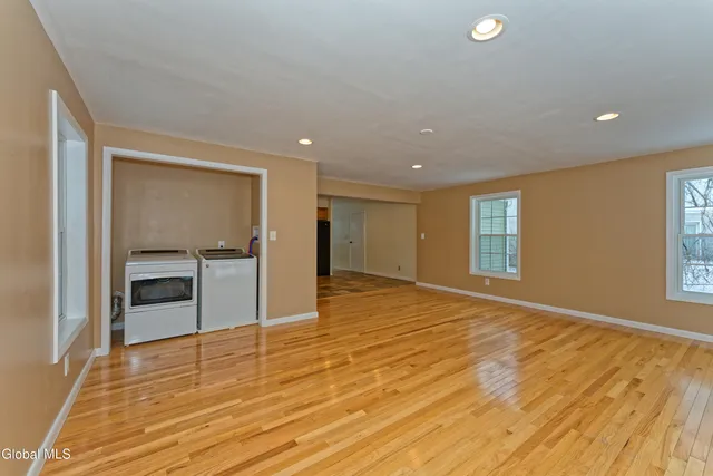 $299,900 | 26 Mildred Lane, Colonie, NY 12110