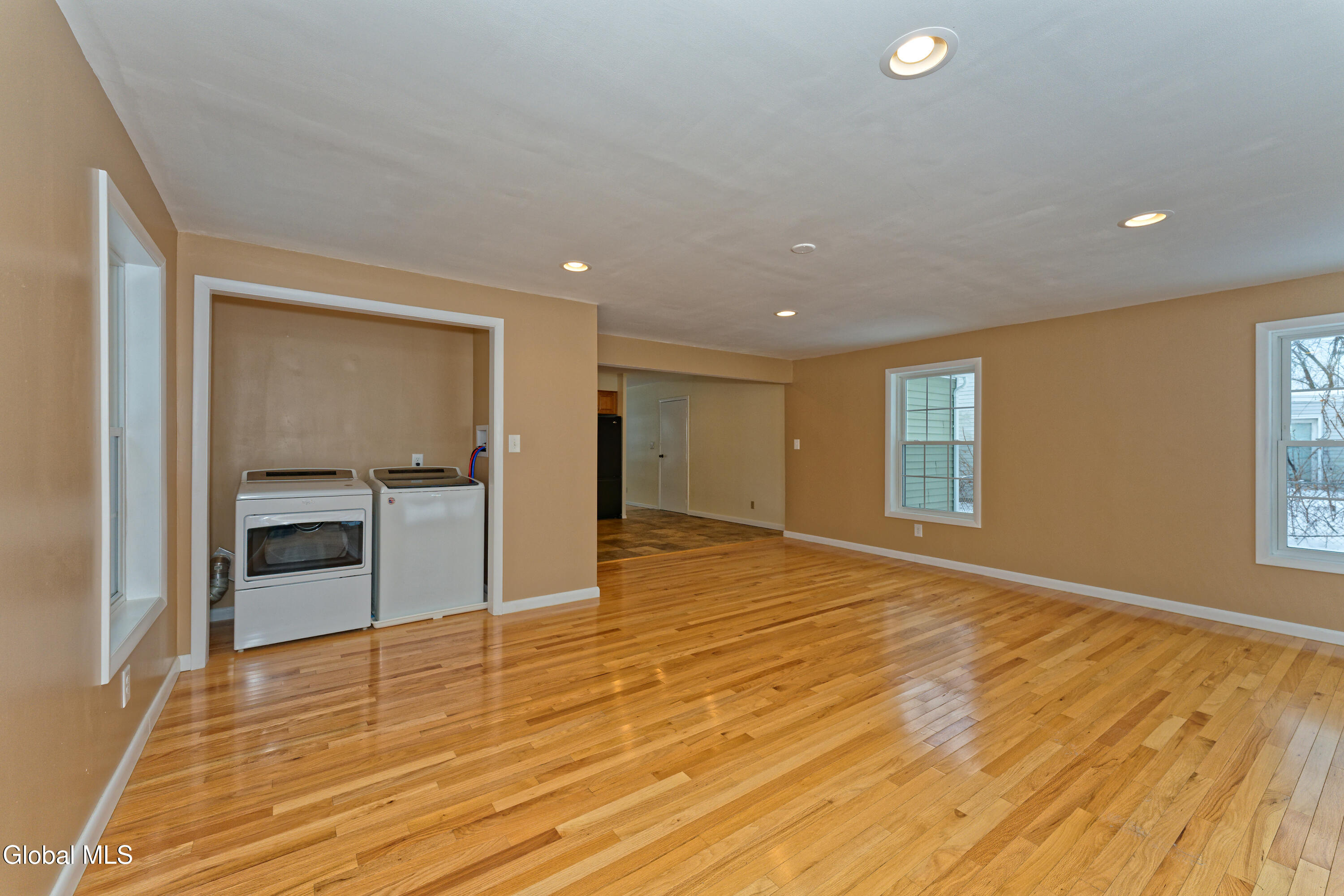 26 Mildred Lane Colonie, NY 12110 - Photo 11 of 21 3 Familyroom 3