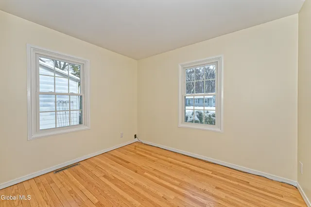 $299,900 | 26 Mildred Lane, Colonie, NY 12110