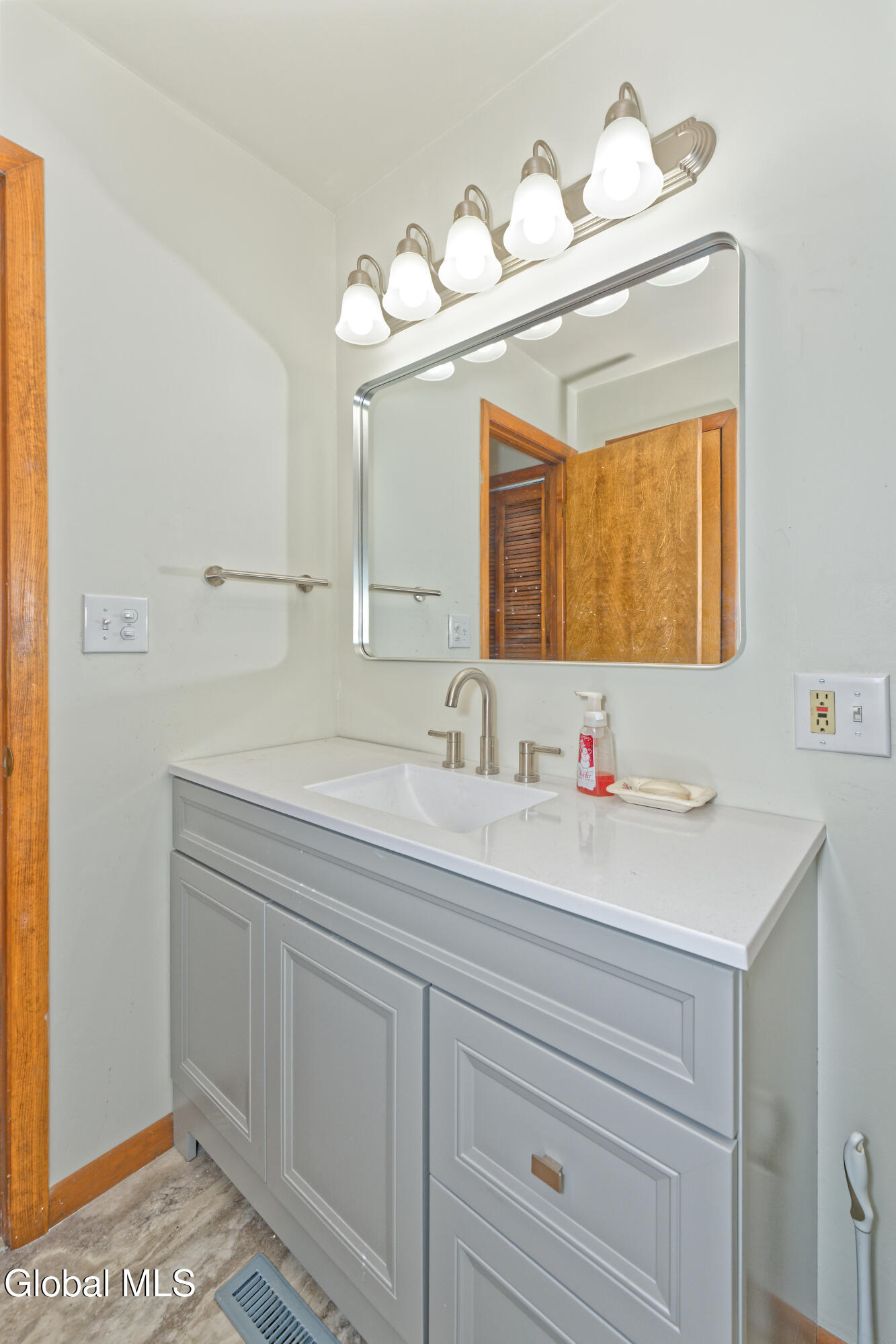 26 Mildred Lane Colonie, NY 12110 - Photo 18 of 21 5 Bathroom 1