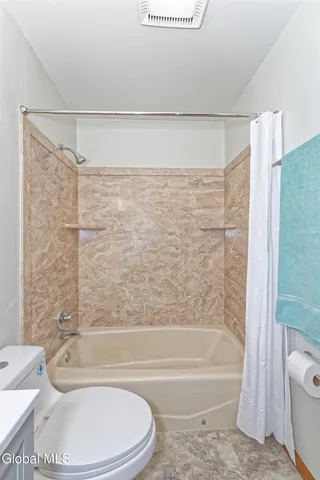 $299,900 | 26 Mildred Lane, Colonie, NY 12110