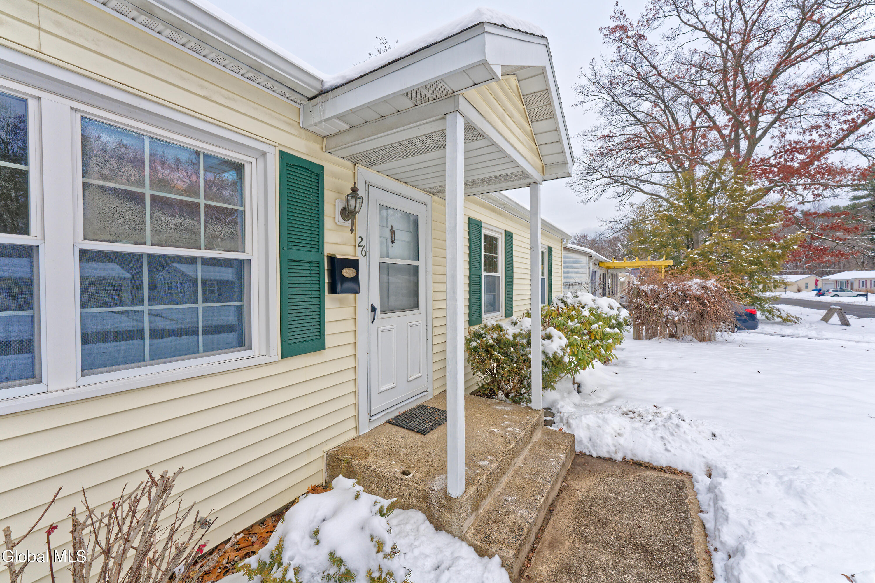 26 Mildred Lane Colonie, NY 12110 - Photo 2 of 21 0 Front 4