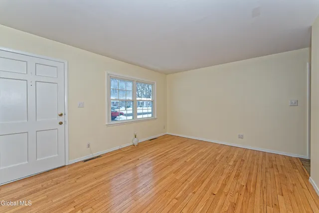 $299,900 | 26 Mildred Lane, Colonie, NY 12110